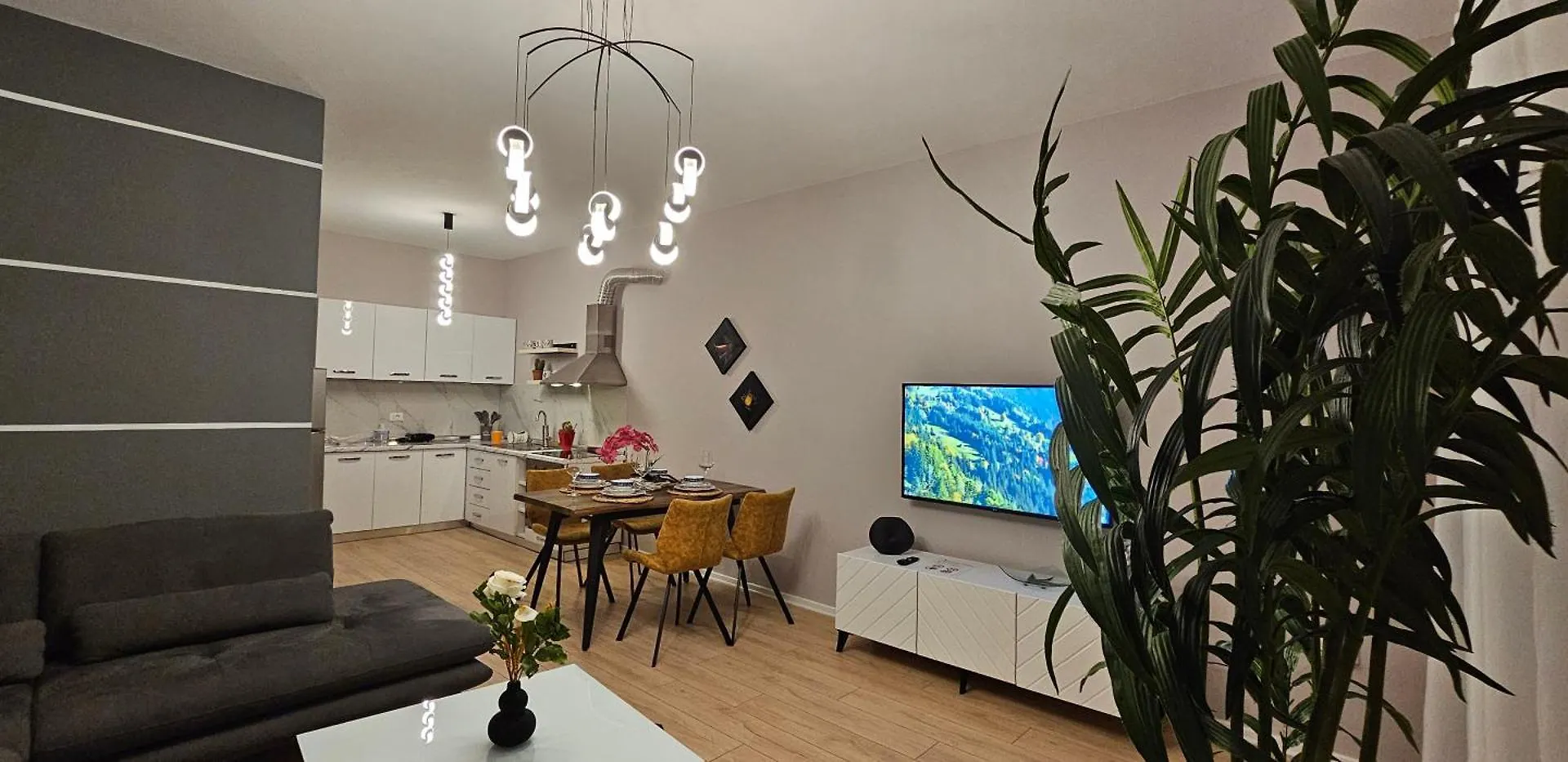 Center Apartment Easy_Luxury Tirana